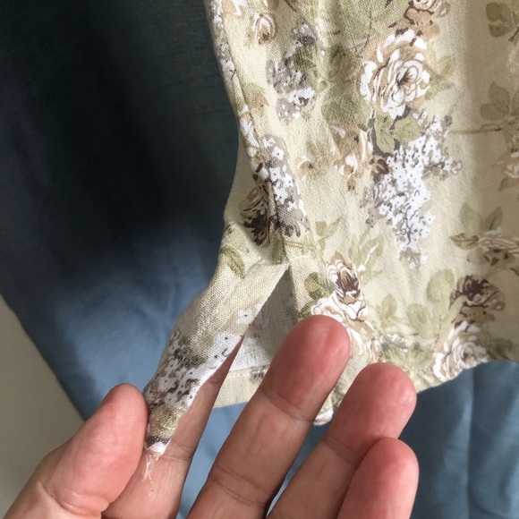 Floral Sleeveless V-Neck Top- no tags- 24” pit to pit- real pretty - Picture 11 of 12
